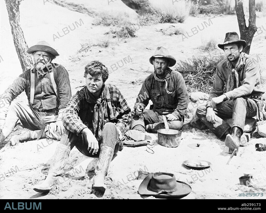 GREGORY PECK and HARRY MORGAN in YELLOW SKY, 1948, directed by WILLIAM A. WELLMAN. Copyright 20TH CENTURY FOX.