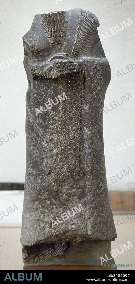 Mari, Old Babylonian diorite statue of governor Tura-Dagan with cuneiform inscription, 2nd millenium BC. Museum of the Ancient Orient. Istabul, Turkey.