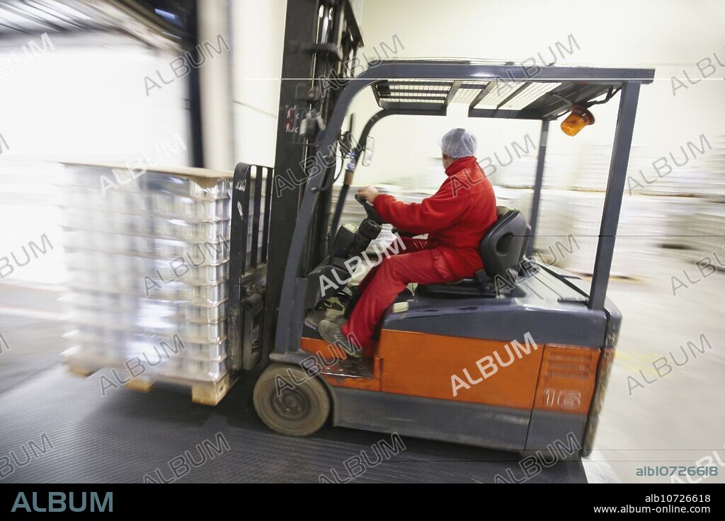 Loading truck, Forklift, Packaging canned vegetables, Canning Industry, Agri-food, Logistics Center, Grupo Riberebro, Alfaro, La Rioja, Spain.
