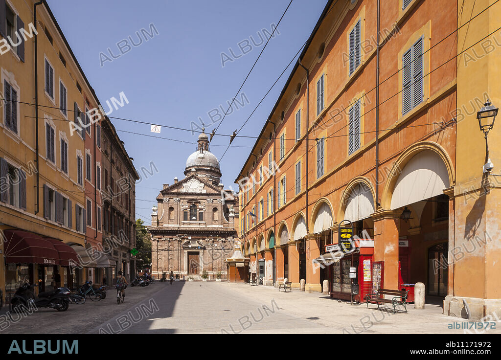 Corso Duomo and Chiesa della Madonna del Voto, Modena, Emilia-Romagna, Italy, Europe.