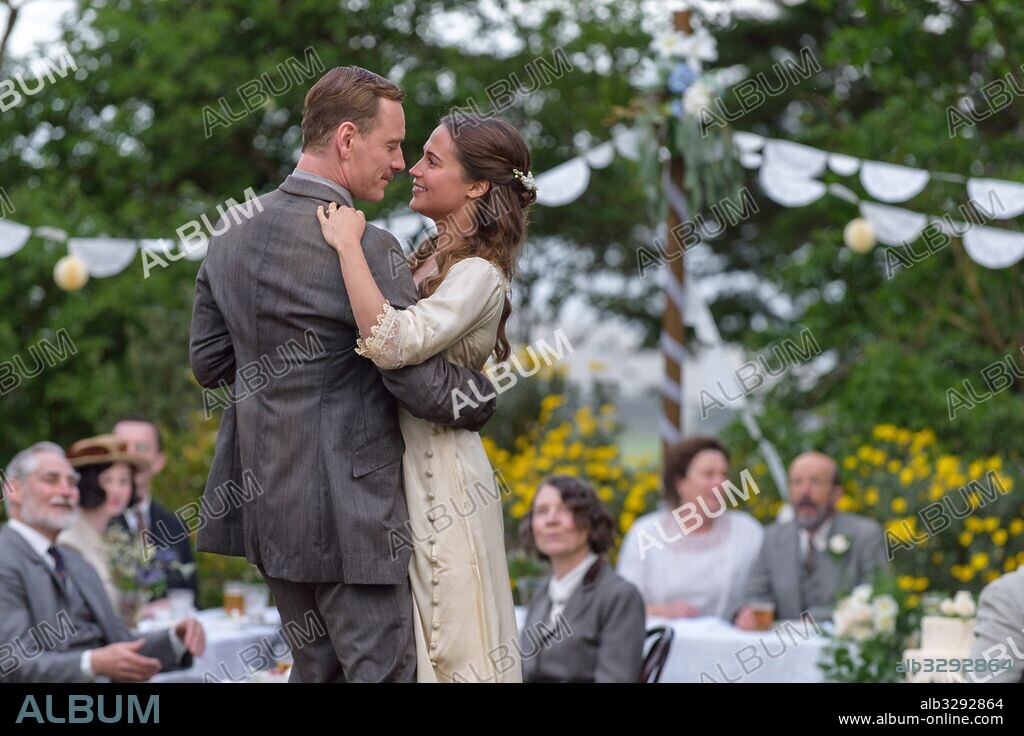 ALICIA VIKANDER et MICHAEL FASSBENDER dans THE LIGHT BETWEEN OCEANS, 2016, réalisé par DEREK CIANFRANCE. Copyright HEYDAY FILMS/LBO PROD/DREAMWORKS SKG/PARTICIPANT MEDIA/RELIA.