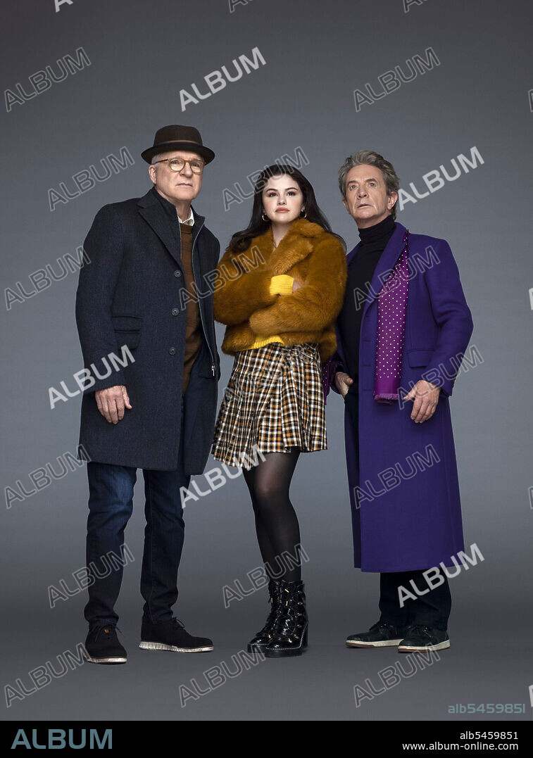 MARTIN SHORT, SELENA GOMEZ et STEVE MARTIN dans ONLY MURDERS IN THE BUILDING, 2021, réalisé par CHERIEN DABIS, DON SCARDINO et JAMIE BABBIT. Copyright 20TH CENTURY FOX TELEVISION.