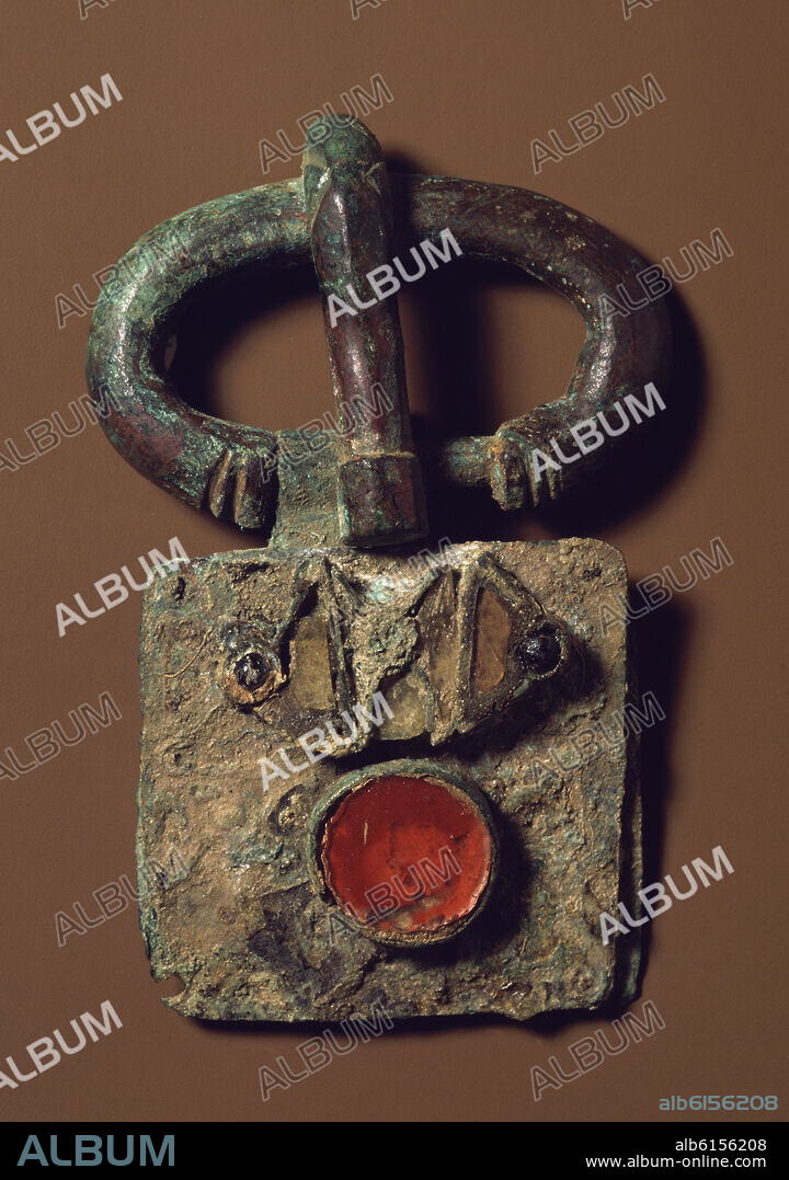 HEBILLA VISIGODA-AÑO 550-BRONCE Y GRANATES.