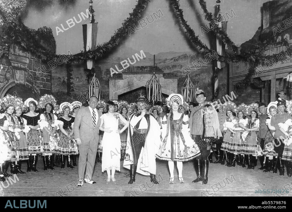 Abraham, Paul Komponist, 1892-1960. Werke: Victoria und ihr Husar. Operette; UA Wien 1930. Szenenbild mit Lizzi Waldmüller und Oskar Denes. Foto, Wien 23.12.1930.