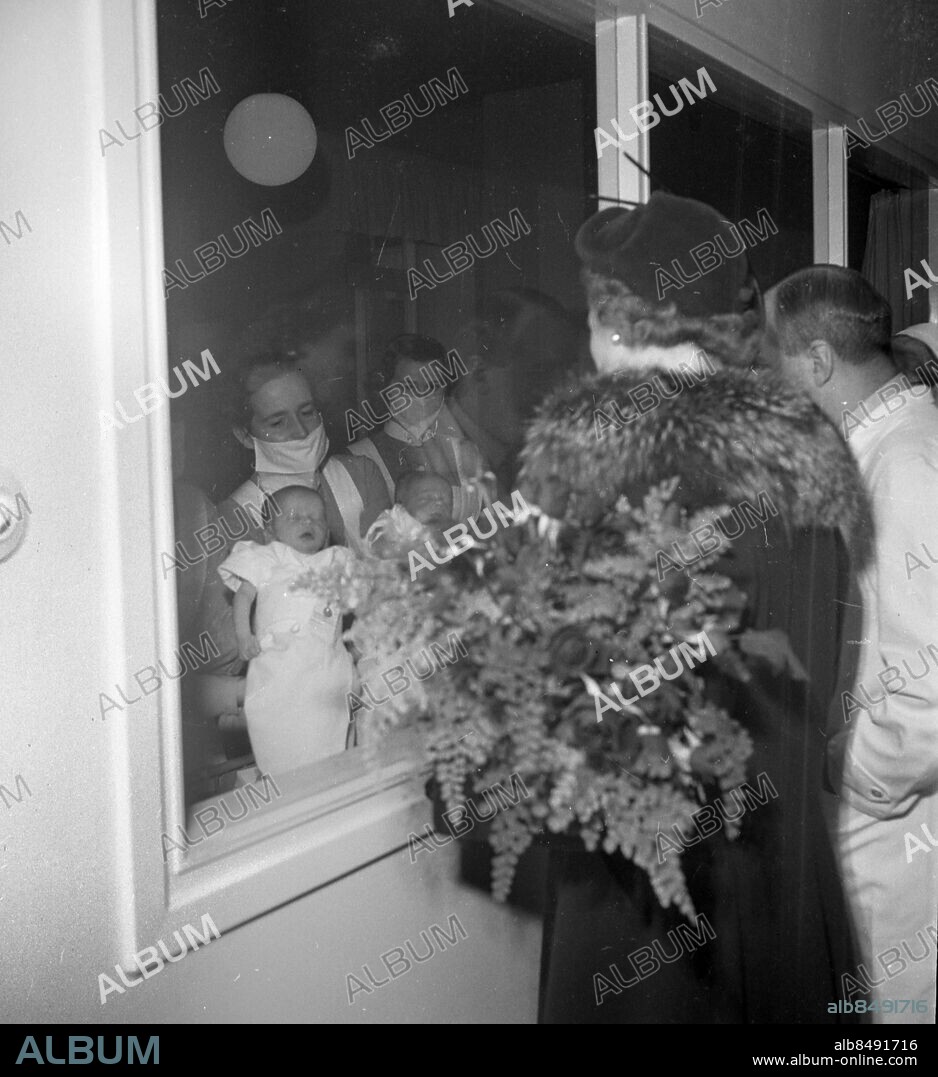 GÖTEBORG 1951-12-07.. Prinsessan Sibylla besöker KK. *** Local Caption *** GT - Låda GT GHT reportage Låda 01 Royal - early years Foto: Kamerareportage / TT / Kod: 2524.