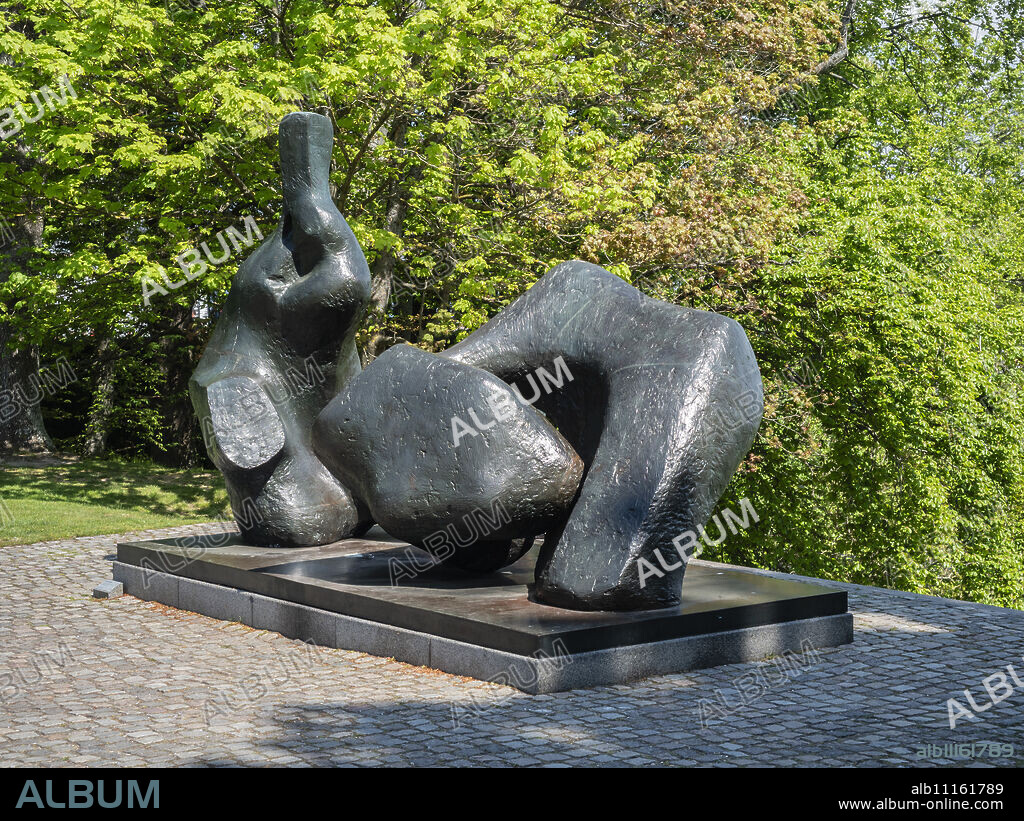 Sculpture by Henry Moore of a Two Piece reclining figure, Louisiana Museum of Modern Art, Humlebaek, Copenhagen, Denmark, Scandinavia, Europe.