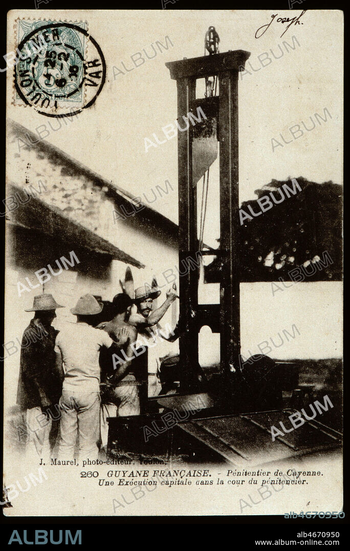' Penitencier de Cayenne. Une execution capitale dans la cour du penitencier.' Carte postale de 1906. Credit : Collection IM/Kharbine-Tapabor.