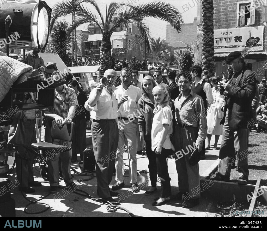 Scene during the filming of Exodus, 29 April 1960. Director Otto Preminger on the set with Paul Newman, Eva Marie Saint and Sal Mineo. The film was based on the book by Leon Uris about the founding of the state of Israel.