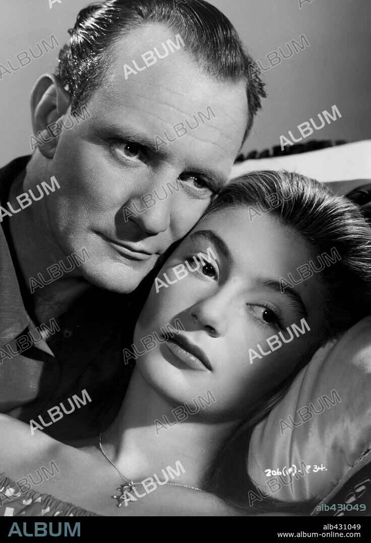 ANOUK AIMEE y TREVOR HOWARD en LA SALAMANDRA DE ORO, 1950 (GOLDEN SALAMANDER), dirigida por RONALD NEAME. Copyright RANK.