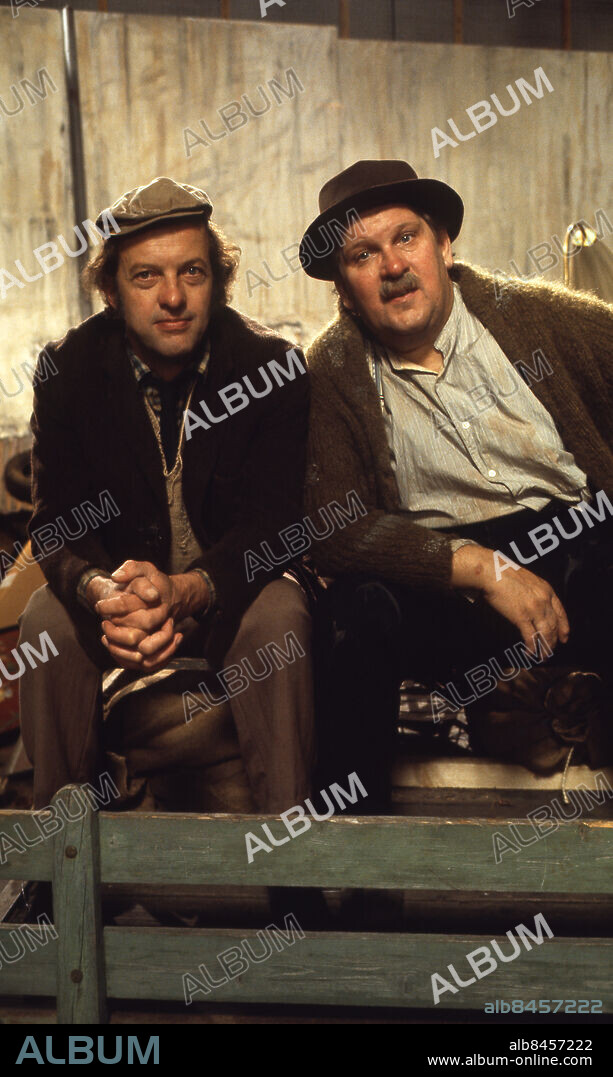 ALBERT OCH HERBERT Ett folklustspel om en skrothandlare och hans son. Sänt första gången 1974-01-16 Reportage publ i RiR 4/74 Mustascher Kepsar persons: STEN ÅKE CEDERHÖK;LENNART LUNDH sites: SVERIGE;GÖTEBORG.