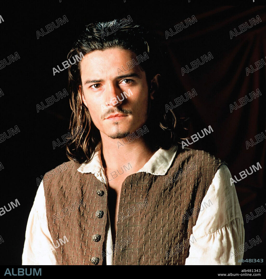 ORLANDO BLOOM in PIRATES OF THE CARIBBEAN: THE CURSE OF THE BLACK PEARL, 2003, directed by GORE VERBINSKI. Copyright TOUCHSTONE PICTURES.
