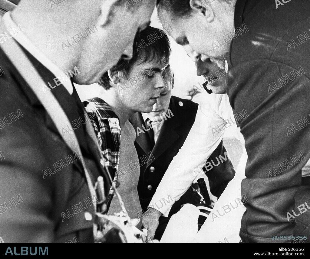 ARKIV GÖTEBORG 19660812. Gunnar Norgren grips av polis i Göteborg. Norgren misstänks för för mord på polismannen Ragnar Sandahl den 29 juli i Nyköping.. Foto: Svenskt Pressfoto / SCANPIX / Kod: 20360.