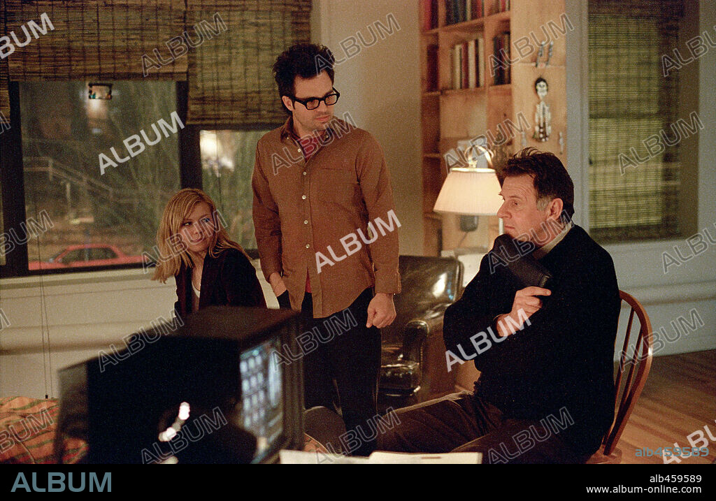 KIRSTEN DUNST, MARK RUFFALO and TOM WILKINSON in ETERNAL SUNSHINE OF THE SPOTLESS MIND, 2004, directed by MICHEL GONDRY. Copyright FOCUS FEATURES / LEE, DAVID.