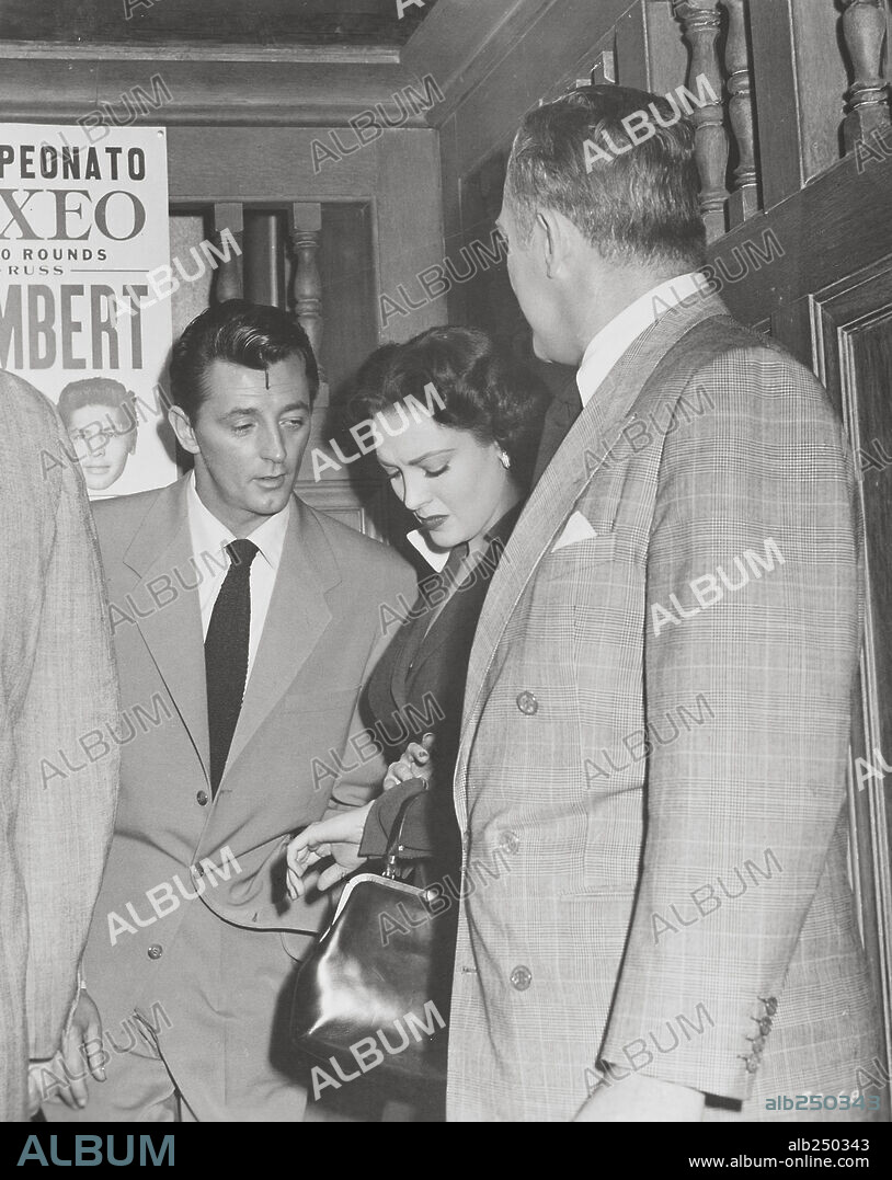 LINDA DARNELL y ROBERT MITCHUM en PERSEGUIDA, 1953 (SECOND CHANCE), dirigida por RUDOLPH MATE. Copyright RKO.
