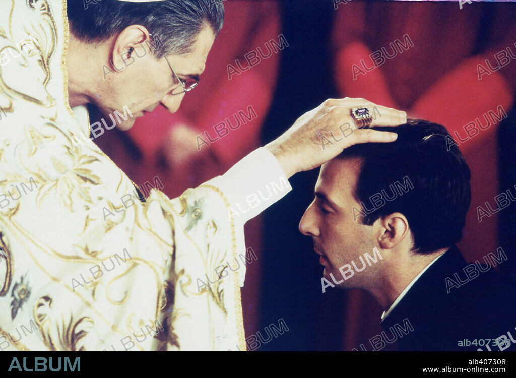 MATHIEU KASSOVITZ dans AMEN, 2002, réalisé par CONSTANTIN COSTA-GAVRAS. Copyright TF1 FILMS/MEDIAPRO PIC./CANAL +/RENN PROD./K.G.