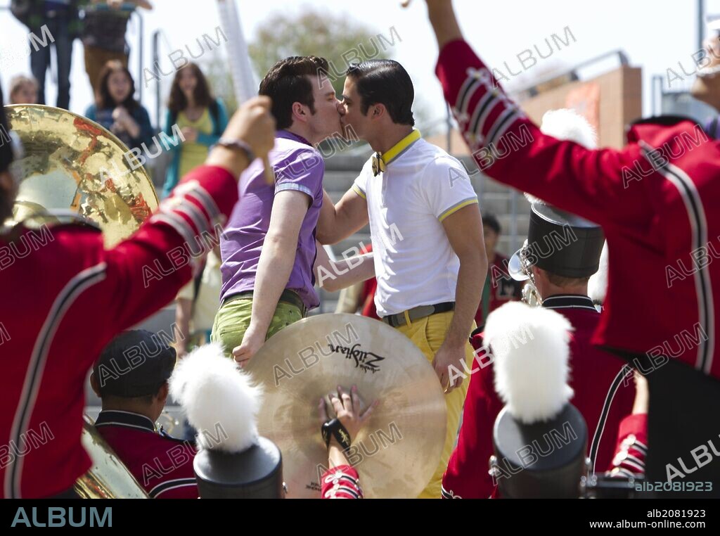 CHRIS COLFER y DARREN CRISS en GLEE, 2009, dirigida por RYAN MURPHY. Copyright 20TH CENTURY FOX TV.