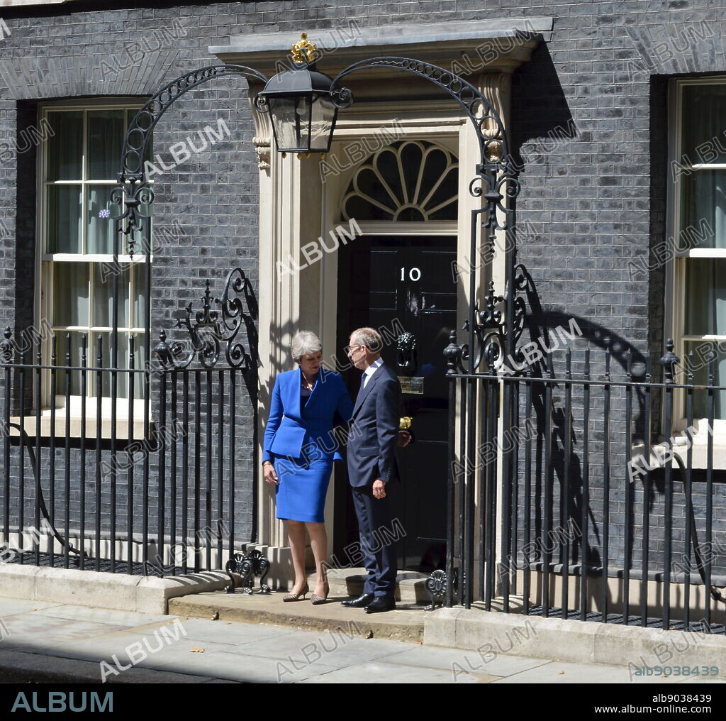 Theresa May leaves 10 Downing street after her resignation speech, London, before seeing Queen Elizabeth to formalise her departure. The last day of the Premiership of Theresa May, Prime Minister of the United Kingdom, 13 July 2016 - 24 July 2019. May was Leader of the Conservative Party from July 2016 - 23 July 2019. Shown with her husband Phillip May.