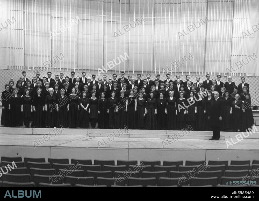 Musik:. Chorgesang. Chor der St.-Hedwigs-Kathedrale Berlin mit Dirigent Karl Forster. Foto, undat.
