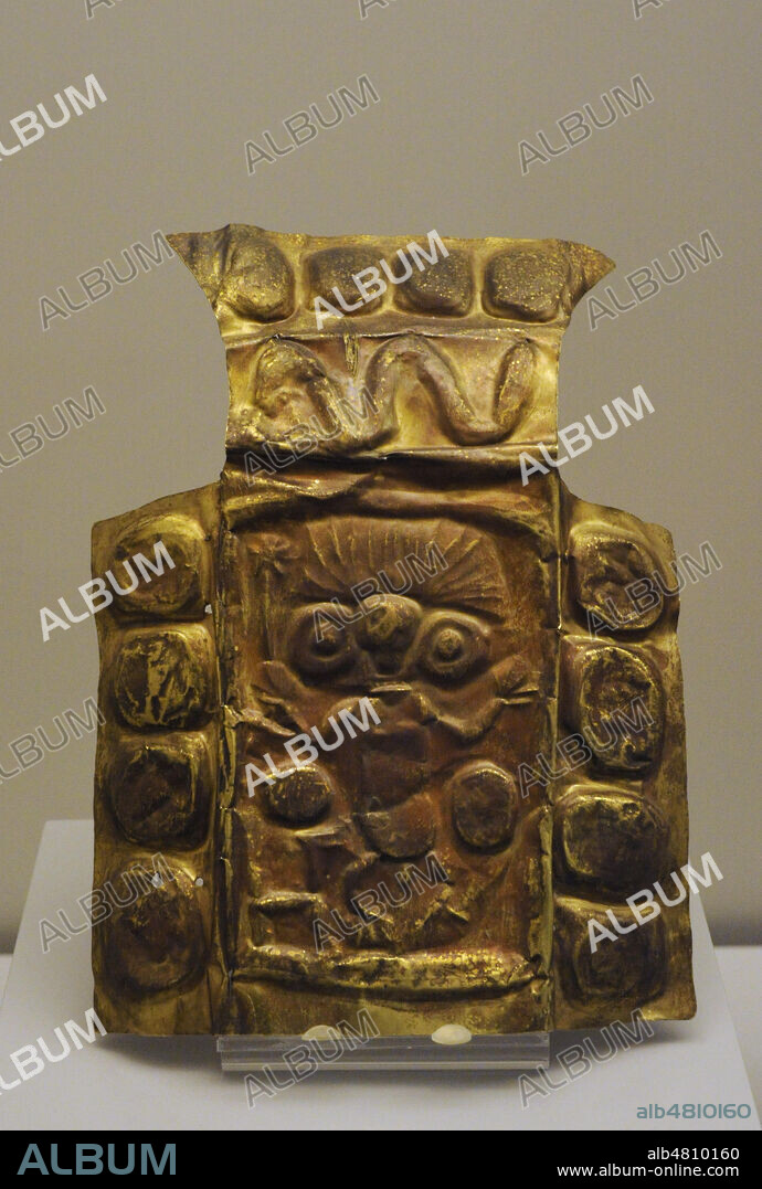 Placa repujada. Oro. Cultura Inca. (1400-1533 d. C.). Cuzco, Perú. Museo de América. Madrid. España.