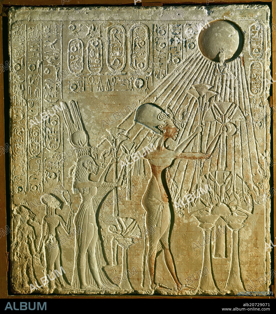 ESTELA DE AKENATON - PIEDRA CALCAREA POLICROMADA. PROCEDE DE TELL EL AMARNA- XVIII DINASTIA 1370-1352 AC.