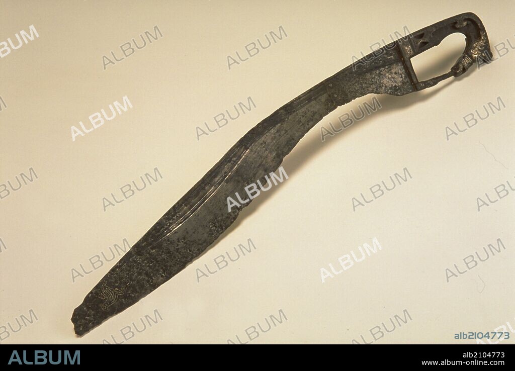 FALCATA ESPADA. IBERICO. (DEPOSITO: MUSEO ARQUEOLOGICO NACIONAL).