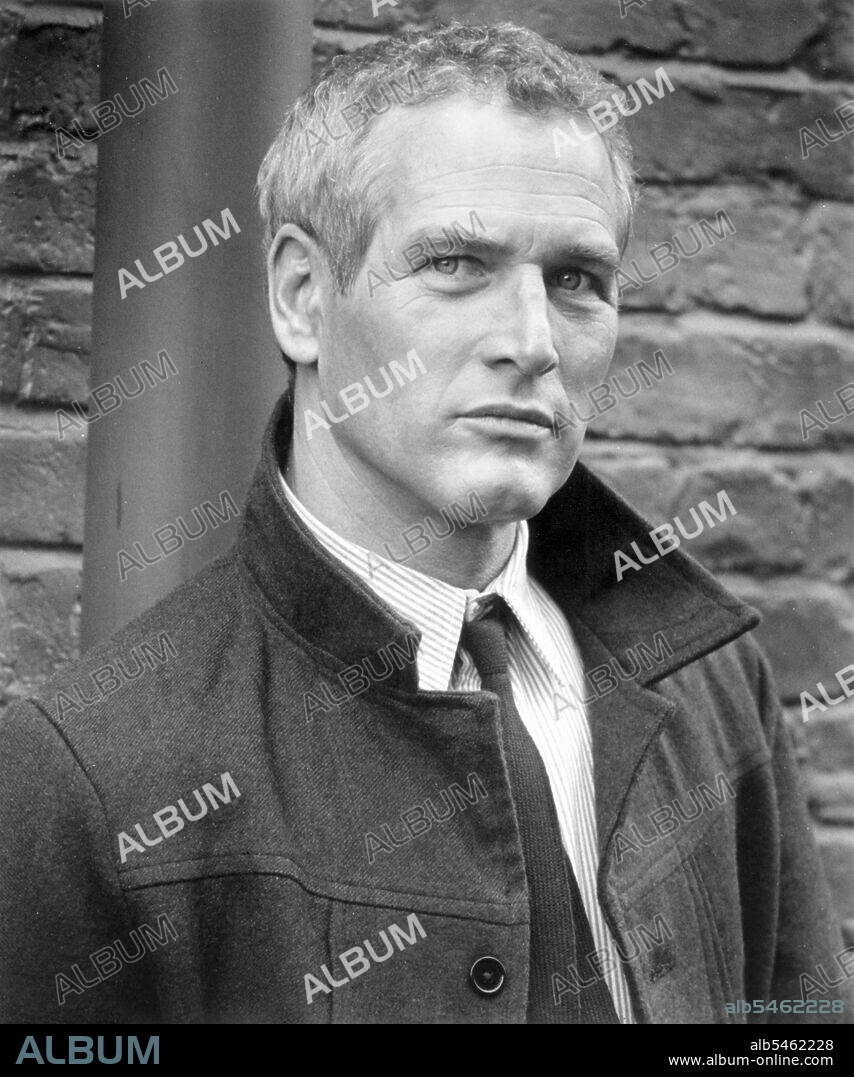 PAUL NEWMAN in THE MACKINTOSH MAN, 1973, unter der Regie von JOHN HUSTON.  Copyright WARNER BROTHERS. - Album alb5462228