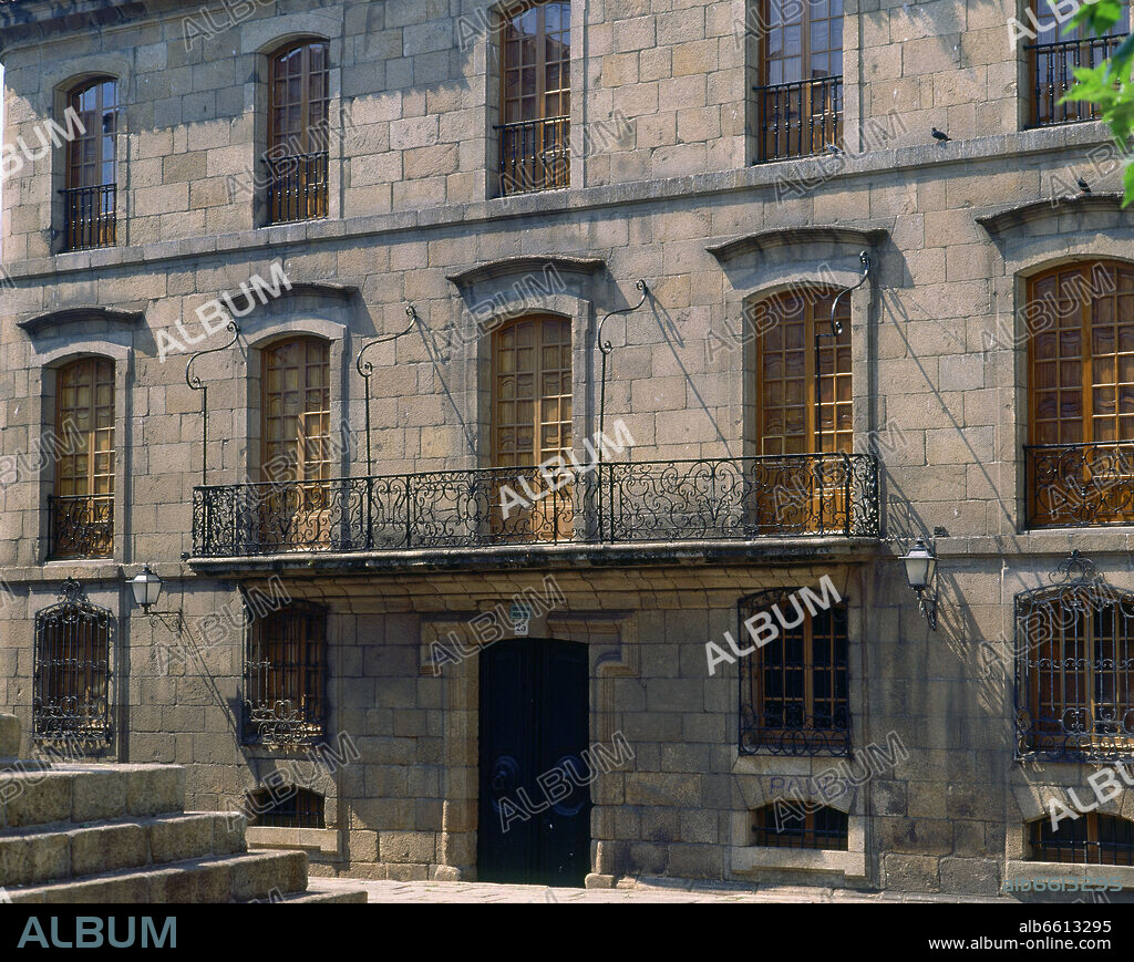 FACHADA DE LA CASA NATAL DE JOSE CORNIDE - SIGLO XVIII (RESIDENCIA DE CARMEN POLO) - FOTO AÑOS 90.