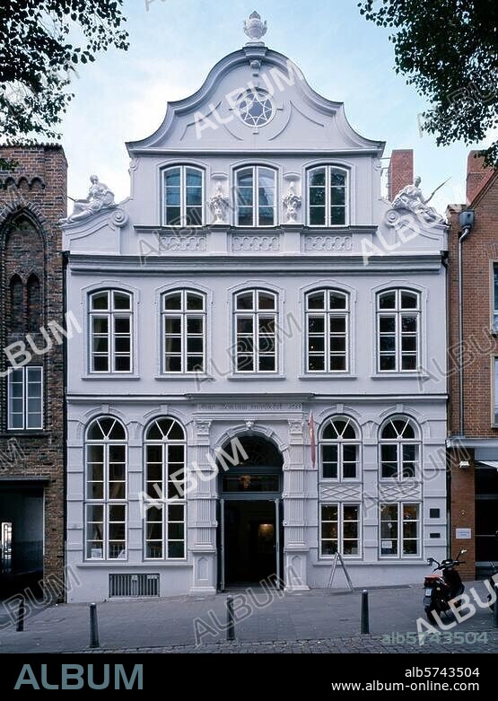 Lübeck, Buddenbrook-Haus (Thomas Mann Haus / Mengstrasse 4 Filmsize: 6 × 7 cm.