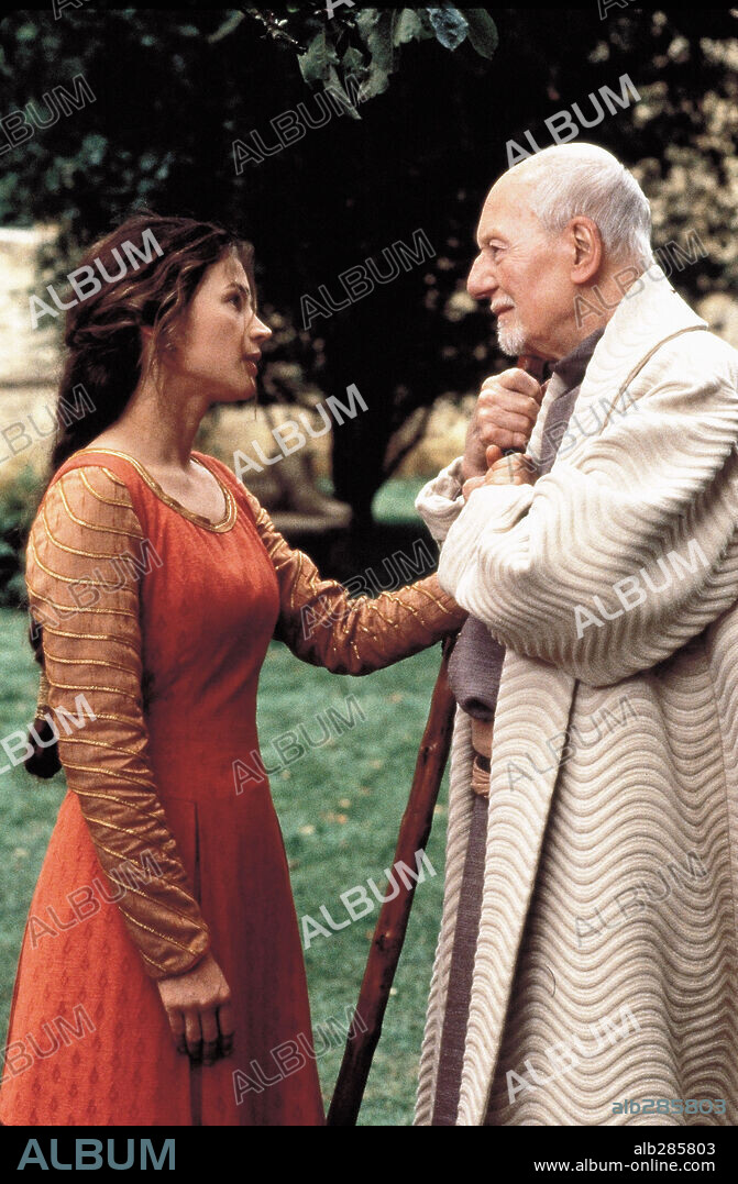 JOHN GIELGUD y JULIA ORMOND en EL PRIMER CABALLERO, 1995 (FIRST KNIGHT), dirigida por JERRY ZUCKER. Copyright COLUMBIA TRI STAR / CONNOR, FRANK.