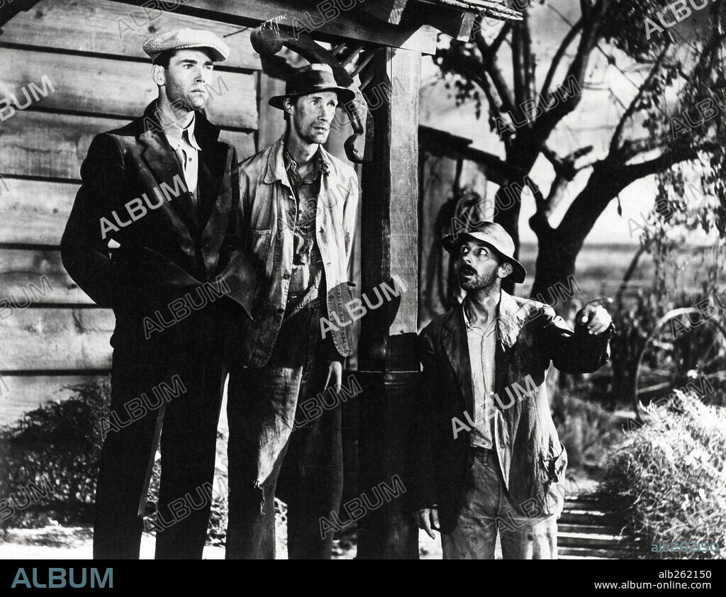 HENRY FONDA, JOHN CARRADINE and JOHN QUALEN in THE GRAPES OF WRATH (1940), directed by JOHN FORD. Copyright 20TH CENTURY FOX.