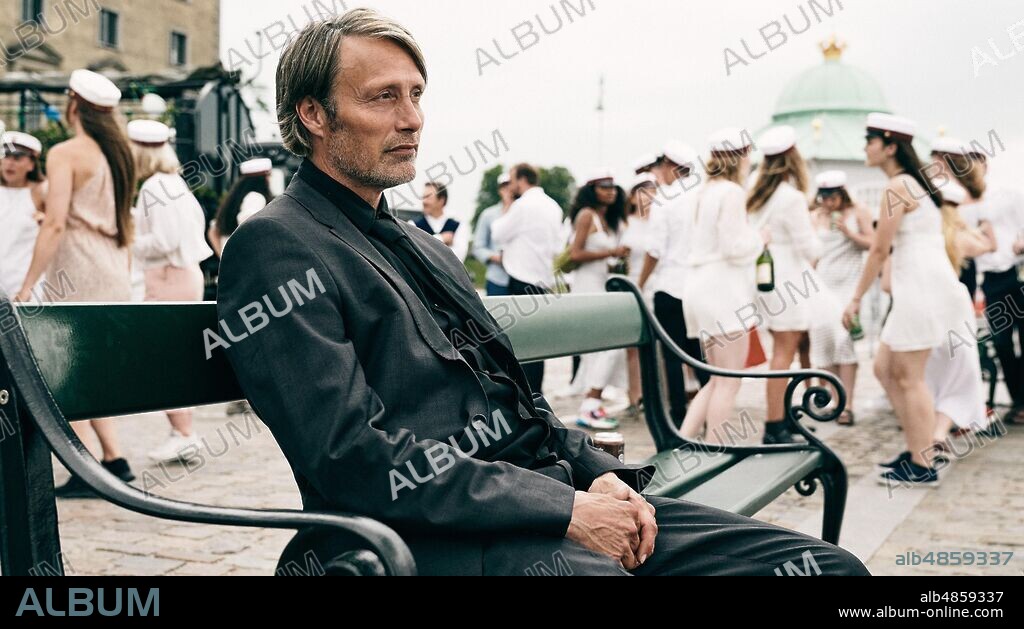 MADS MIKKELSEN en OTRA RONDA, 2020 (DRUK), dirigida por THOMAS VINTERBERG. Copyright ZENTROPA ENTERTAINMENTS.
