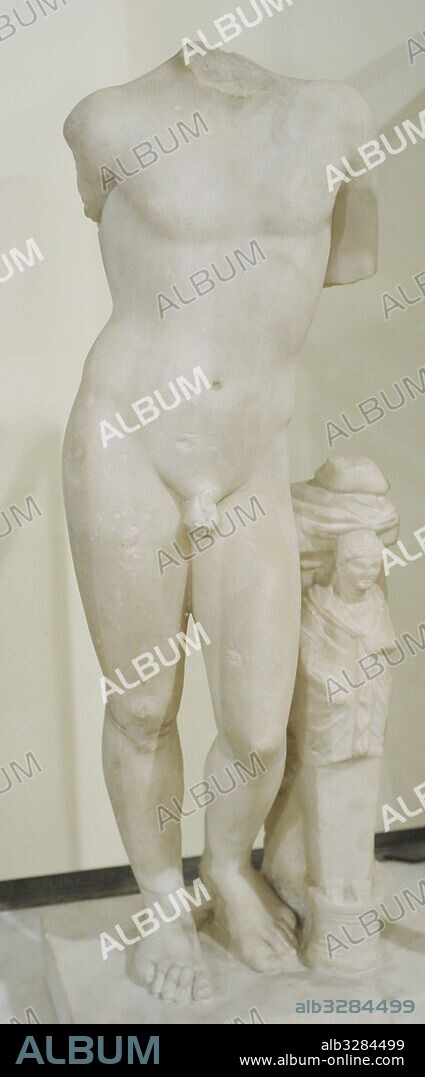 Arte romano. Estatua de Efebo. Pieza procedente de la casa del Fauno (IV,12, 2). Pompeya. Museo Arqueológico Nacional. Nápoles. Italia.
