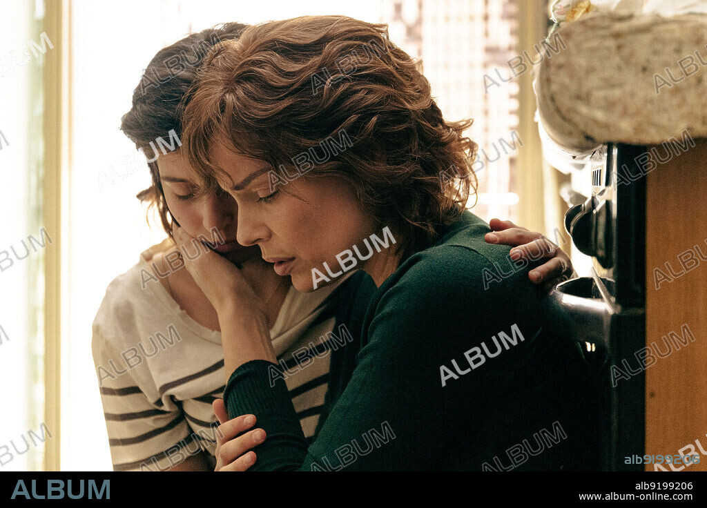 GAIA GIRACE and MICAELA RAMAZZOTTI in THE GOOD MOTHERS, 2023, directed by ELISA AMORUSO and JULIAN JARROLD. Copyright WILDSIDE.