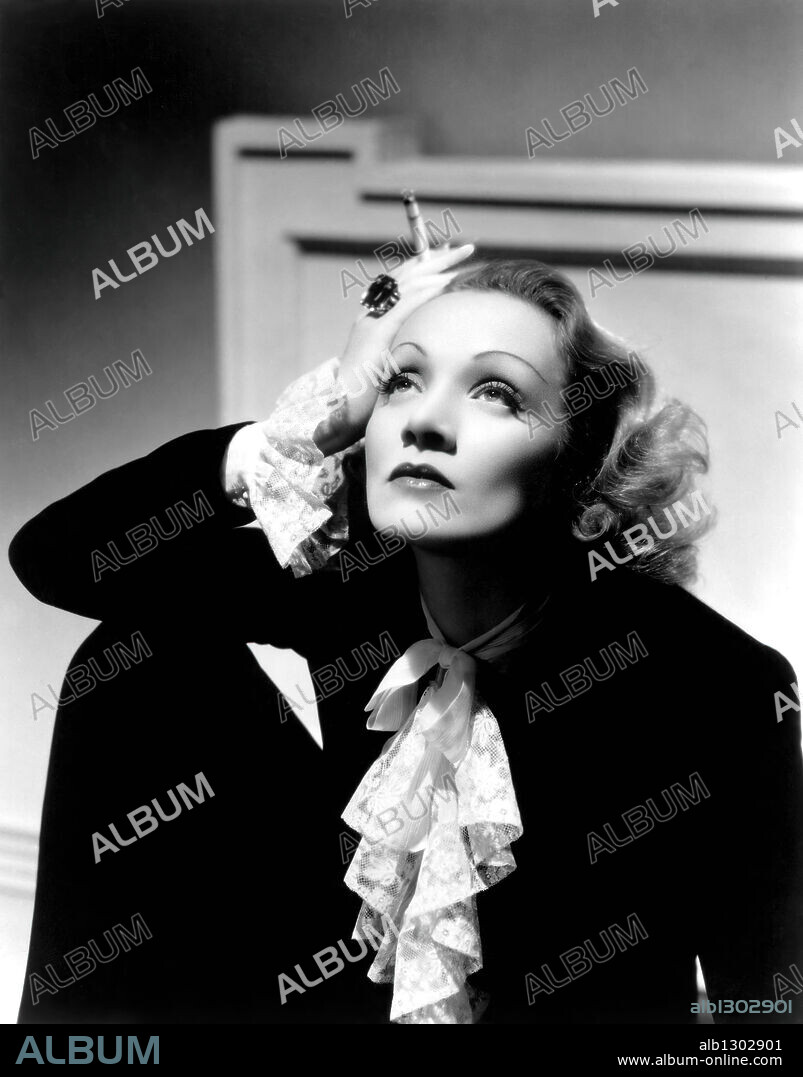 MARLENE DIETRICH en ANGEL, 1937, dirigida por ERNST LUBITSCH. Copyright PARAMOUNT PICTURES.