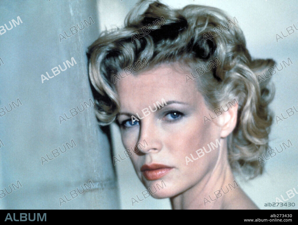 KIM BASINGER in L. A. CONFIDENTIAL, 1997, directed by CURTIS HANSON. Copyright WARNER BROTHERS.