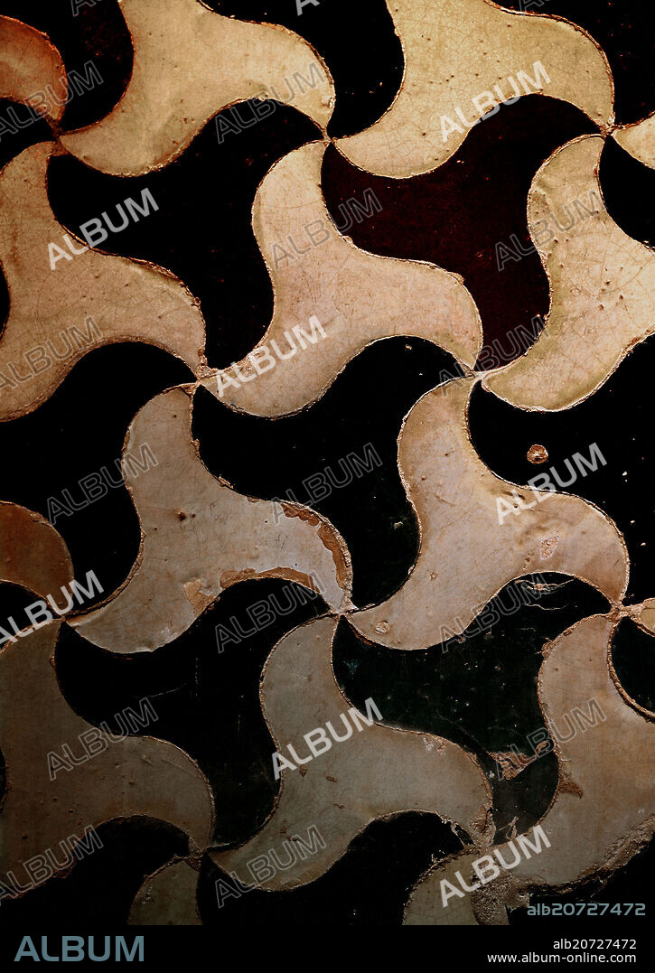 SALON COMARES - ALICATADO DE ALICERES CURVOS S XIV. CERAMICA NAZARI.