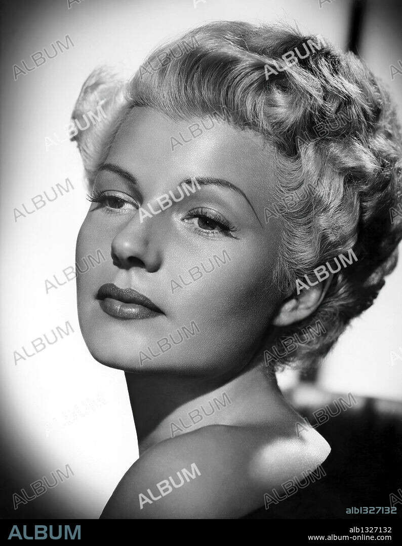 RITA HAYWORTH en LA DAMA DE SHANGHAI, 1947 (THE LADY FROM SHANGHAI), dirigida por ORSON WELLES. Copyright COLUMBIA PICTURES.