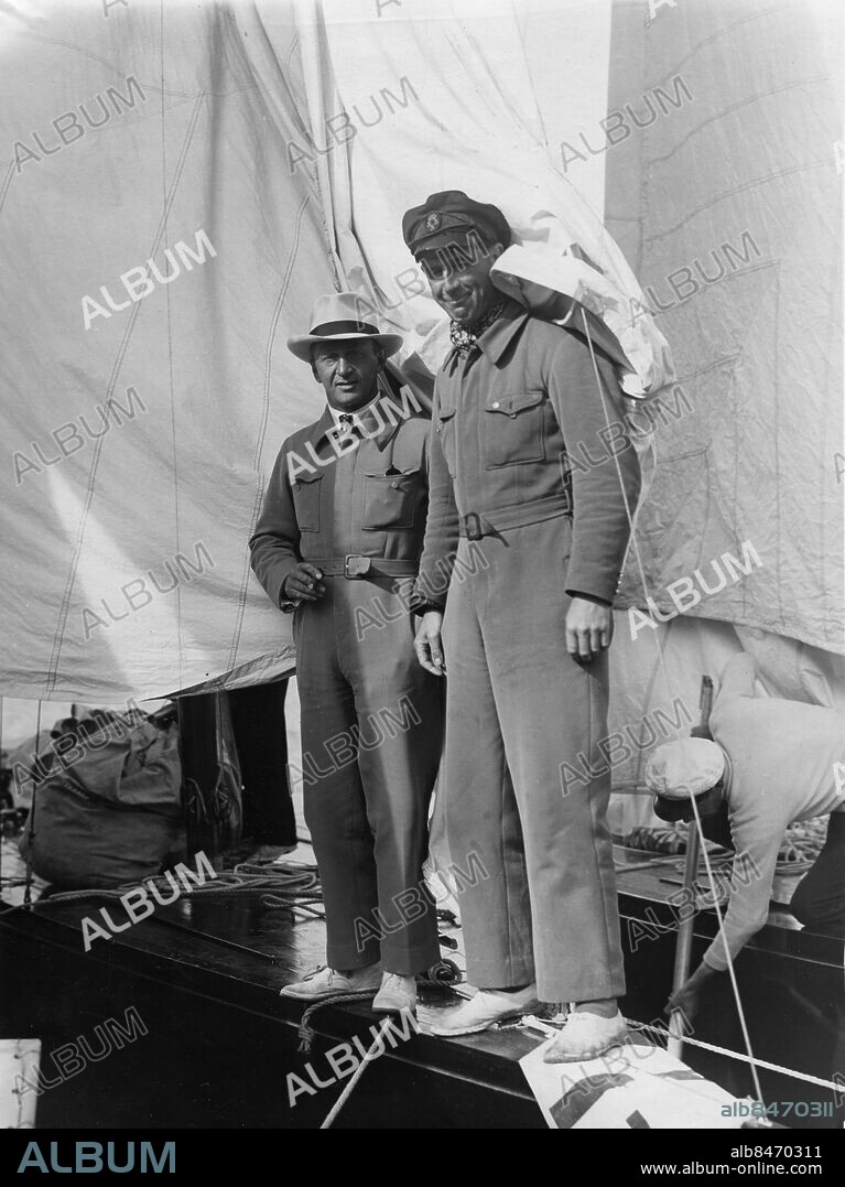 Arkiv 1933. Seglaren och skeppsredaren Sven Salén (1890-1969) tv under en regatta i Sandhamn.. Foto: Text & Bilder / SVT / Kod: 5600.