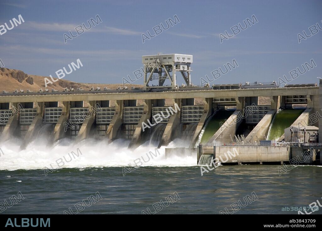 McNary Dam spans the Columbia River between Washington and Oregon at Umatilla, Oregon.