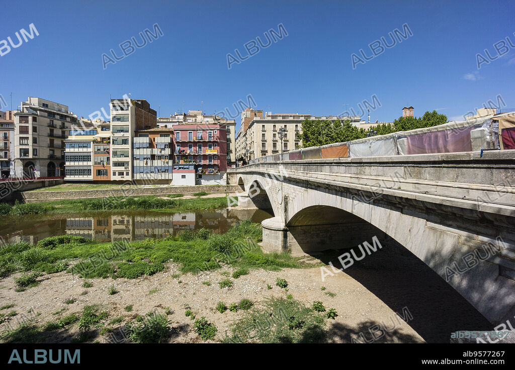 Puente de Piedra, o de Isabel II, Girona, Catalunya, Spain.