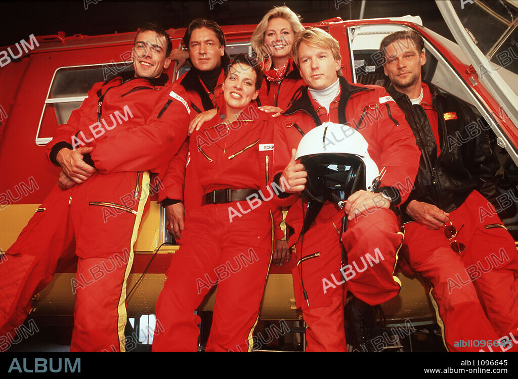 Medicopter 117 - Every life counts - The brave crew risks their lives every day. In the race against time, the rescue teams - consisting of from left to right: Ralf Staller (WOLFGANG KREWE), Dr. Michael Lüdwitz (RAINER GRENKOWITZ), Biggi Schwerin (SABINE PETZL), Dr. Gabrielle Kollmann (ANJA FREESE), Peter Berger (SERGE FALCK) and Thomas Wächter (MANFRED STÜCKLSCHWAIGER) - are constantly working at the limit, the smallest mistake can mean the difference between life and death. Director: Thomas Nikel aka. Above the Abyss / Headline: MEDICOPTER 117 - EVERY LIFE COUNTS / Germany 1999.