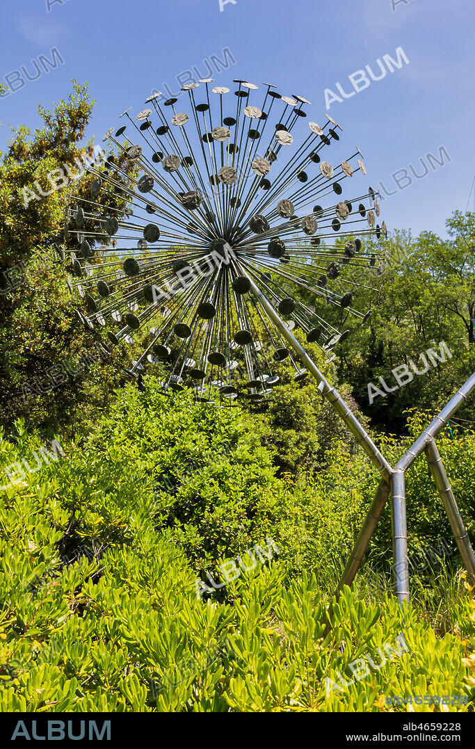 Pinocchio Park, The Land of Toys: the tree of the golden coins.