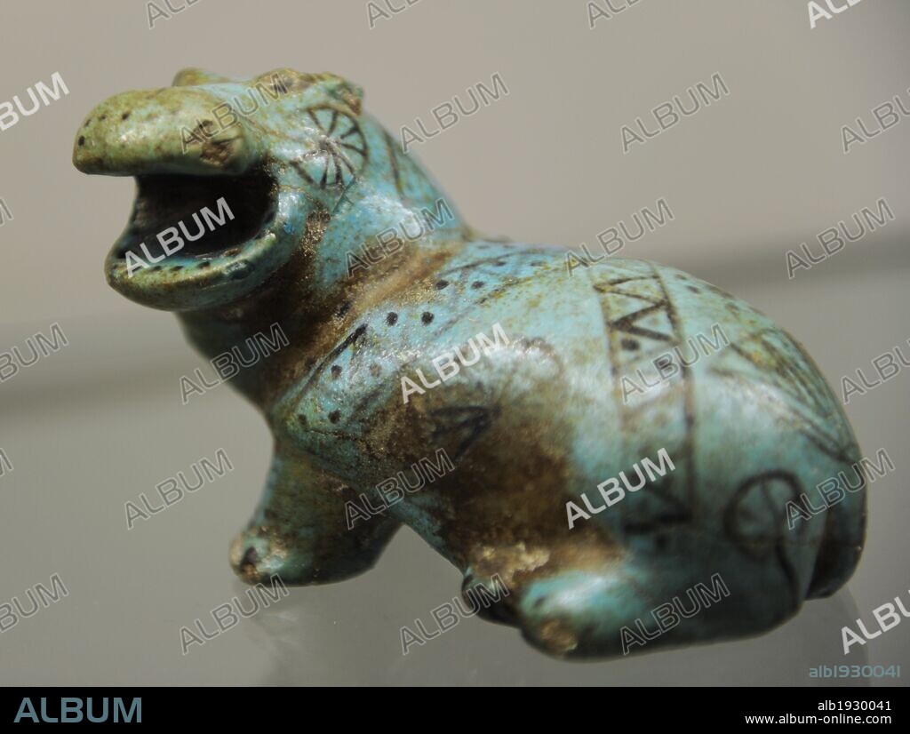 ARTE ANTIGUO. EGIPTO. Estatuilla de HIPOPOTAMO. Lugar de procedencia desconocido. Utilización del material cerámico de "fayenza", con acabado exterior vitreo. XII-XVII Dinastía. Años 1990-1550. (Imperio Medio-Segundo Período Intermedio). Museo Carlsberg Glyptotek. Copenhague. Dinamarca. Europa.