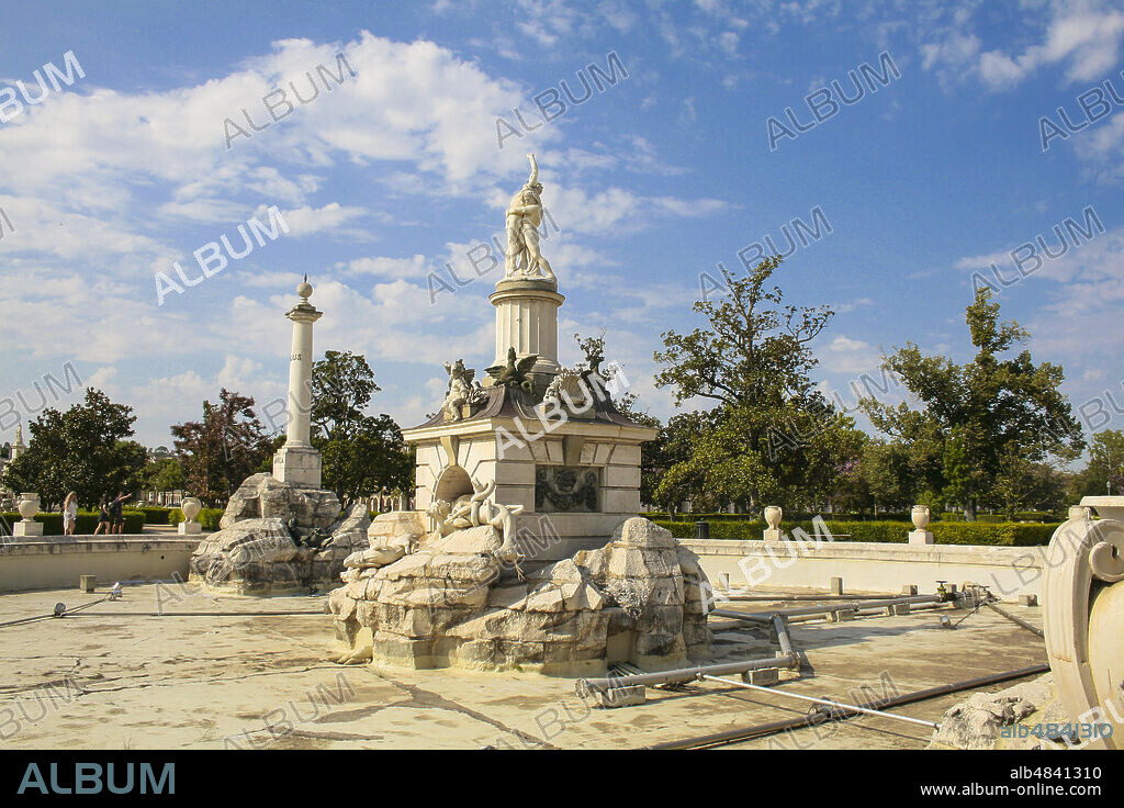 Aranjuez, Comunidad de Madrid, Spain, Europe. Parterre Garden (Jardin del Parterre). Fountain of Heracles and Antaeus (Fuente de Hercules y Anteo), without water. Isidro González Velázquez (1765-1840).