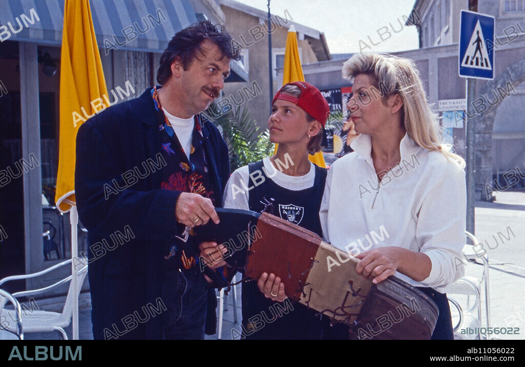Marienhof, TV series, Germany 1992 - 2011, episode "Cry for Understanding", Actor: Peter E. Funk, Marian Jung, Mona Seefried.