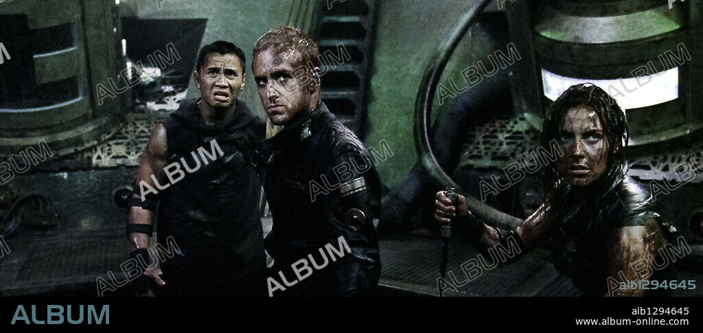 ANTJE TRAUE, BEN FOSTER und CUNG LE in PANDORUM, 2009, unter der Regie von CHRISTIAN ALVART. Copyright CONSTANTIN FILM.