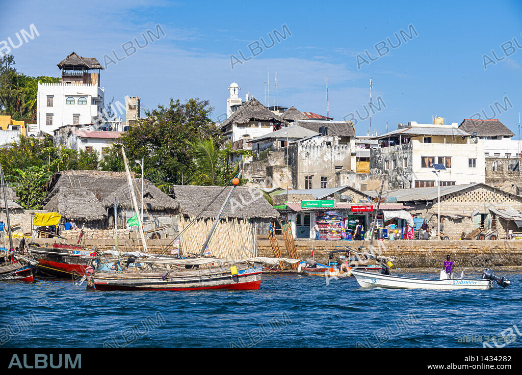 Traditional Swahili architecture, Lamu Town, UNESCO World Heritage Site, island of Lamu, Kenya, East Africa, Africa.