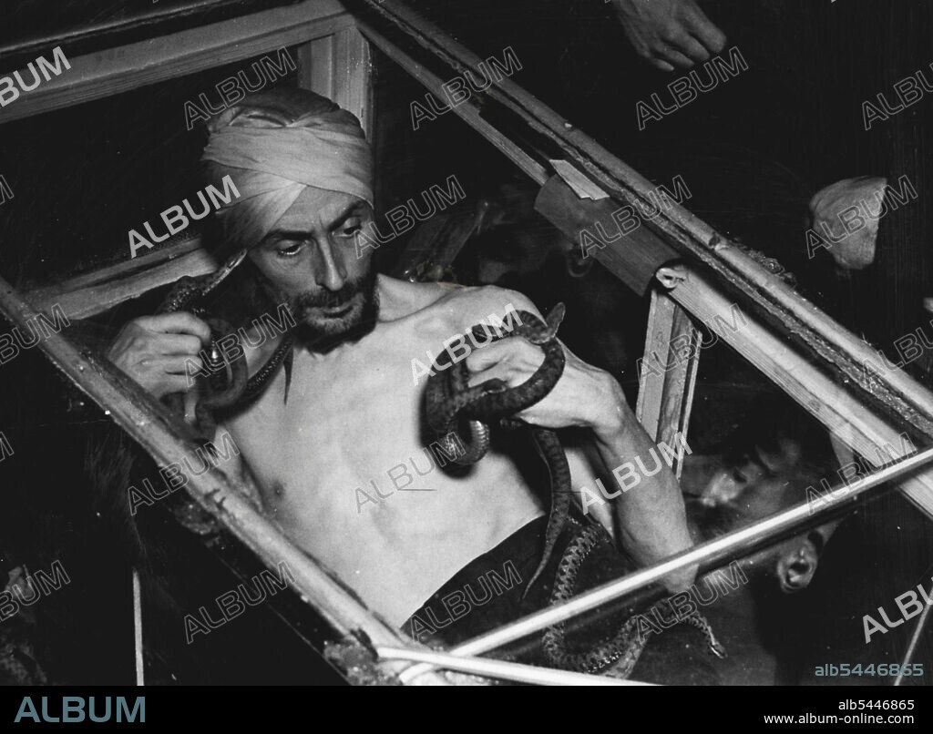 Staggering out of his glass coffin, Fakir Burma broke a world record fast at Lille on Sunday night with 92 days 2 hours. Previous record, that of a German, was 81 days 5 hours. His first meal on Sunday night was a fragment of toast with cheese and fruit juice. Doctors said he would be unable to eat normally for three months and that it would take a year or two to restore his lost weight (38½ lb). June 22, 1954. (Photo by AAP).