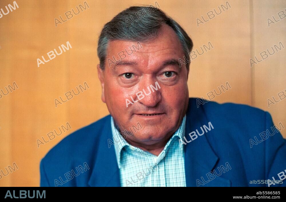 Däniken, Erich von schweiz. Schriftsteller geb. Zofingen (Kt. Aargau) 14.4.1935. Porträtaufnahme, 13.2.2000 (Berlin).