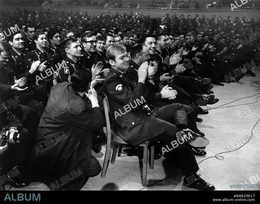 Laughing US soldiers clapping during the Christmas show of US comedian Bob Hope, who was visiting the city, in the Deutschlandhalle in Berlin on 16th December 1969. 16/12/1969